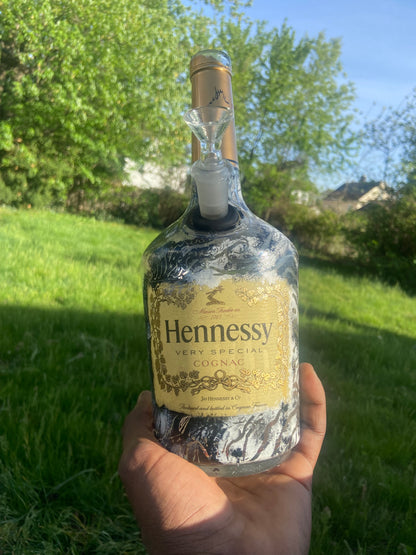 Hennessy 1L Water Pipe
