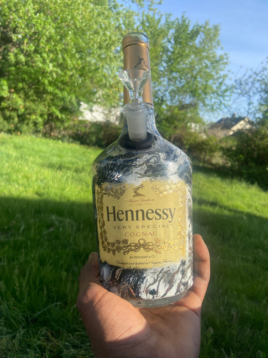 Hennessy 1L Water Pipe