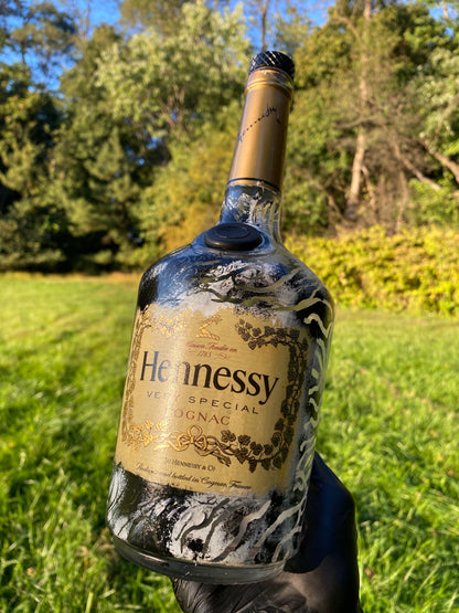 (Salt & Shadow) 1L Hennessey Functional Art Bottle