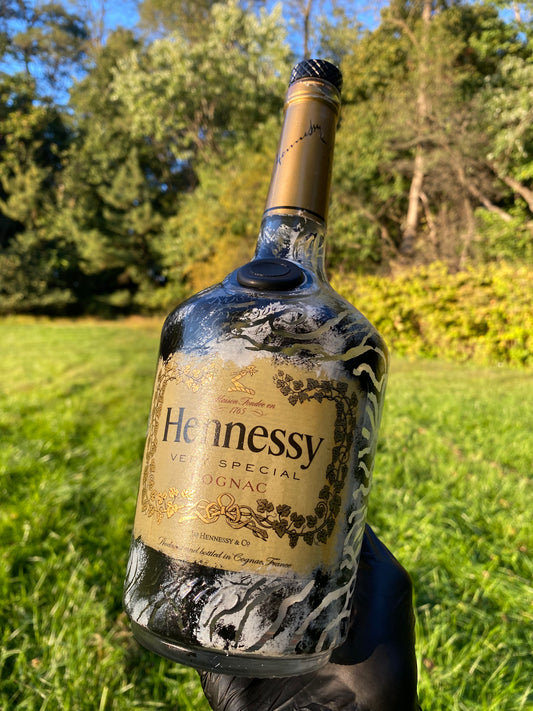 (Salt & Shadow) 1L Hennessey Functional Art Bottle